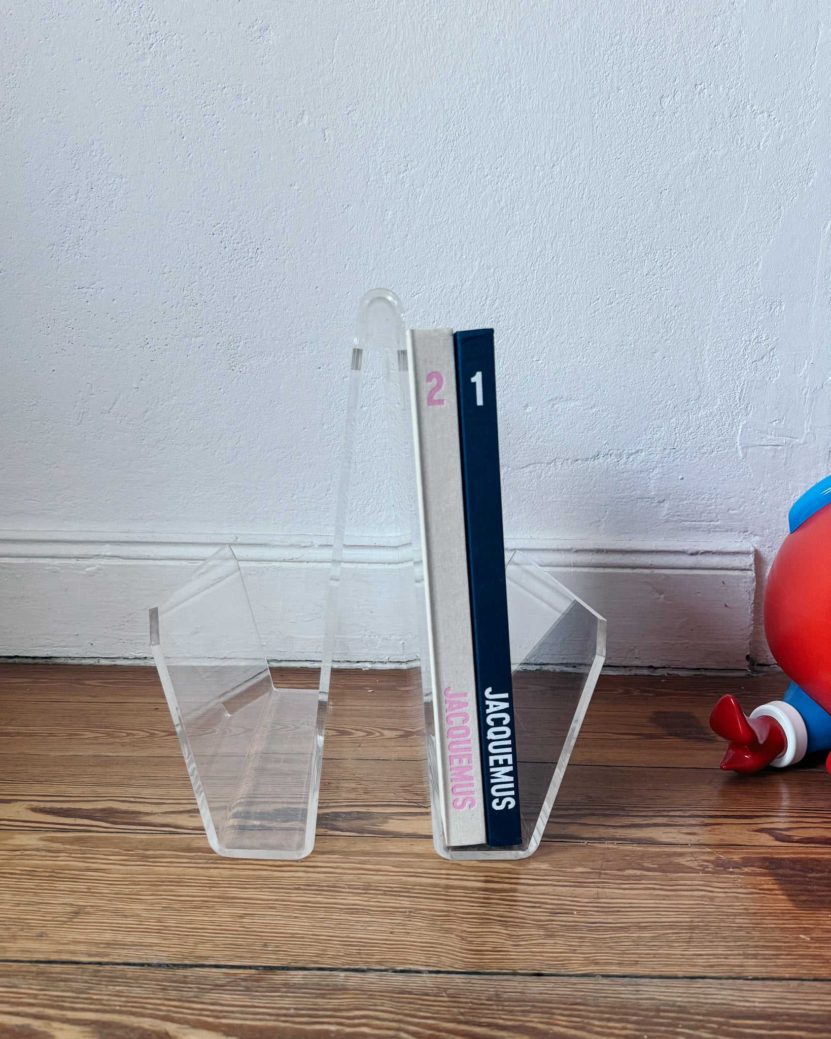 Zeitungsständer aus Plexiglas