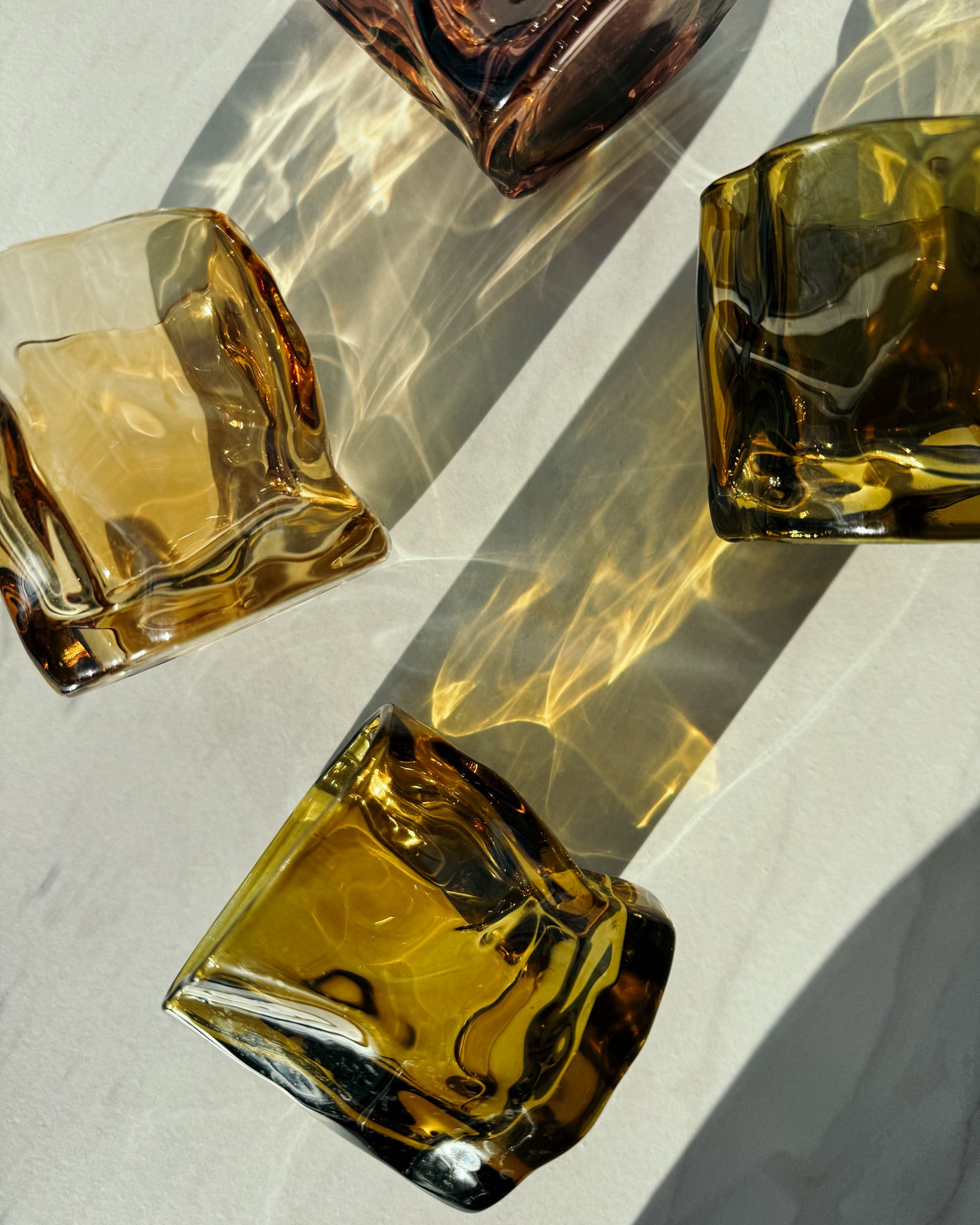 braune vintage Gläser