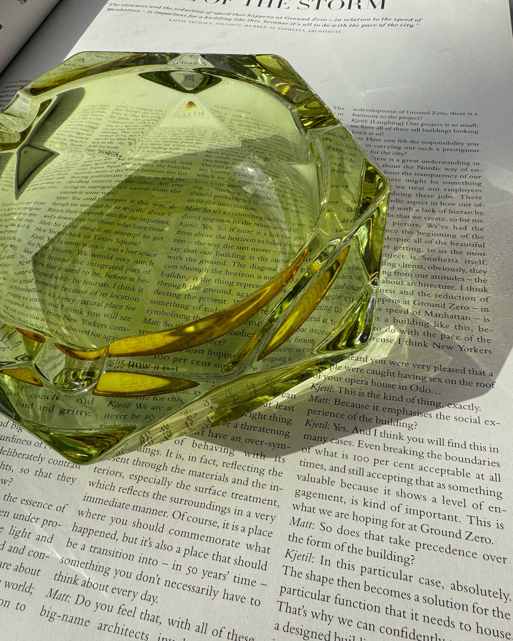 gelber Aschenbecher aus Glas