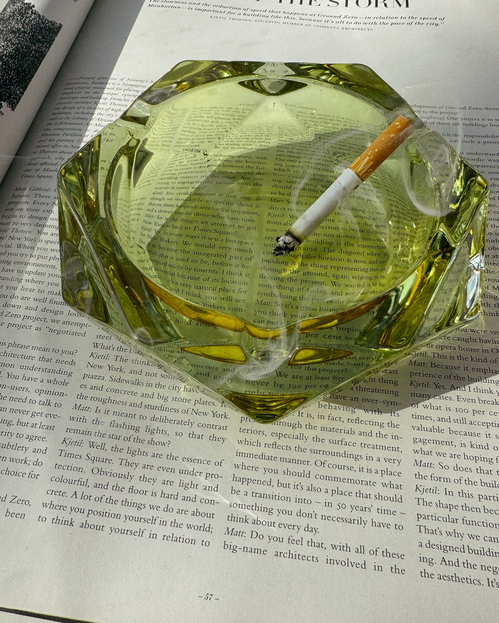 gelber Aschenbecher aus Glas