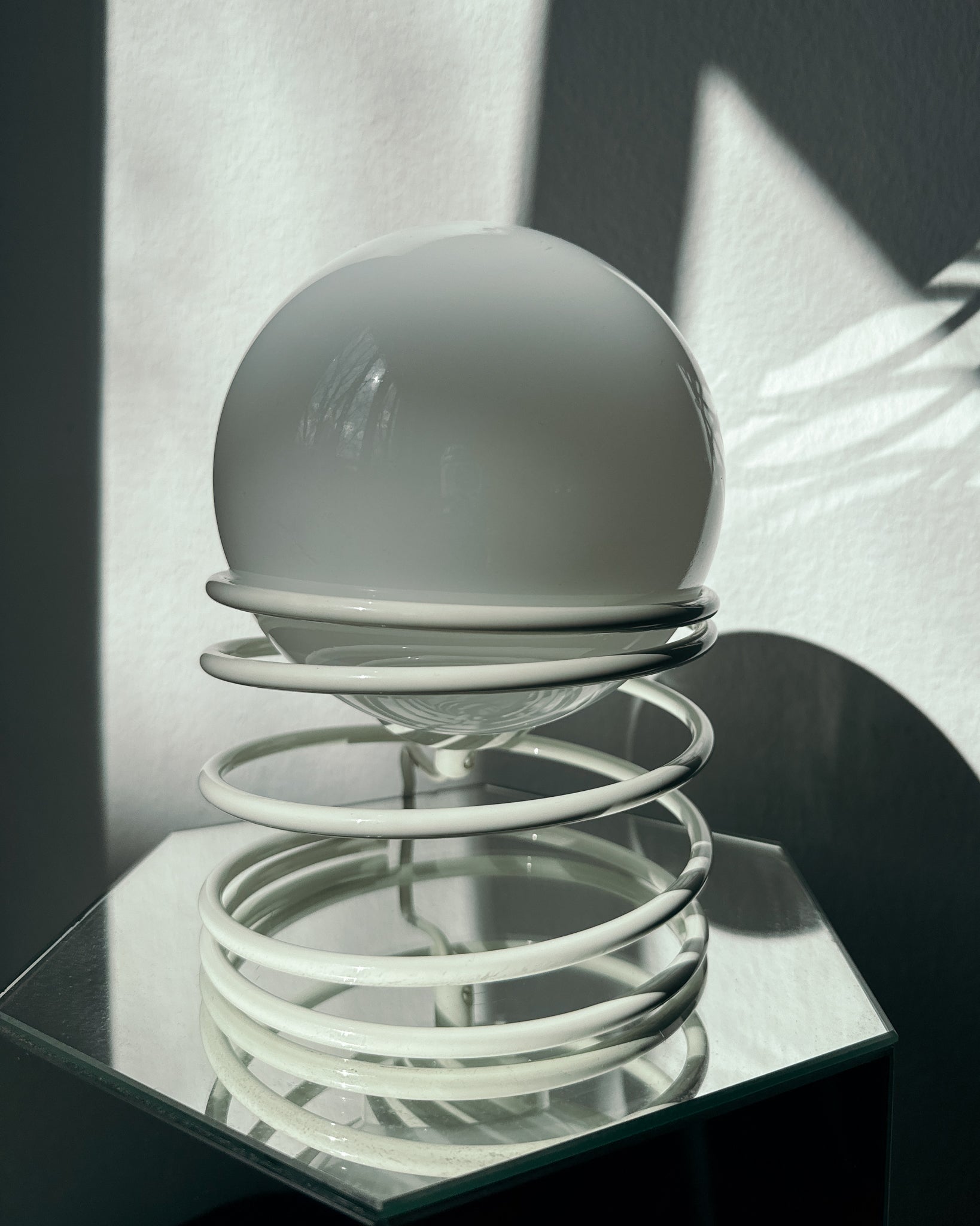 weiße Woja Spiral Lampe