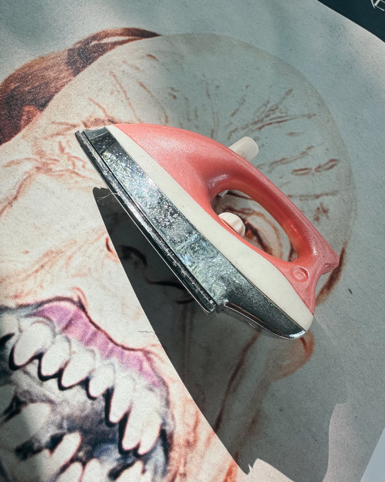 vintage Bügeleisen Feuerzeug