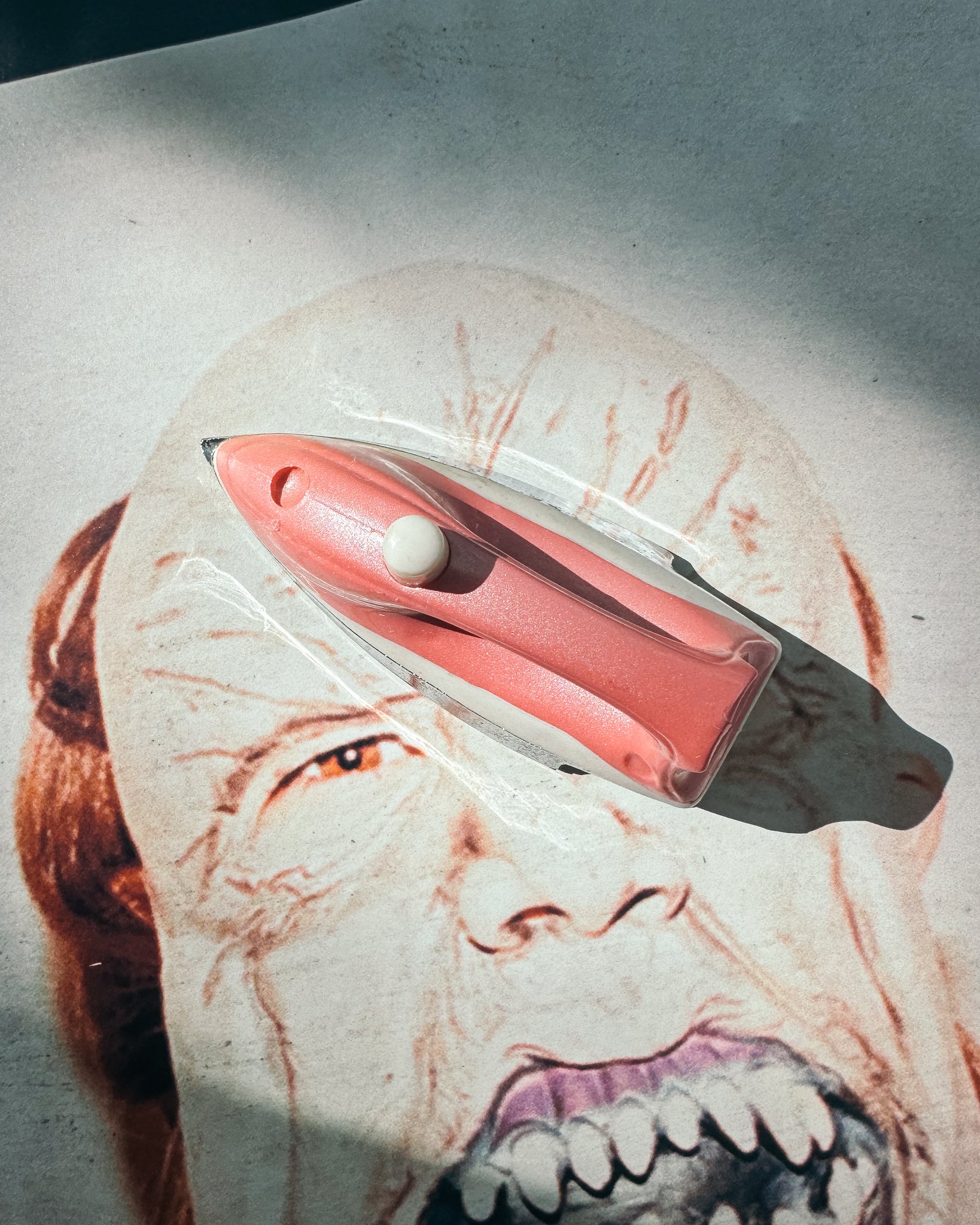 vintage Bügeleisen Feuerzeug