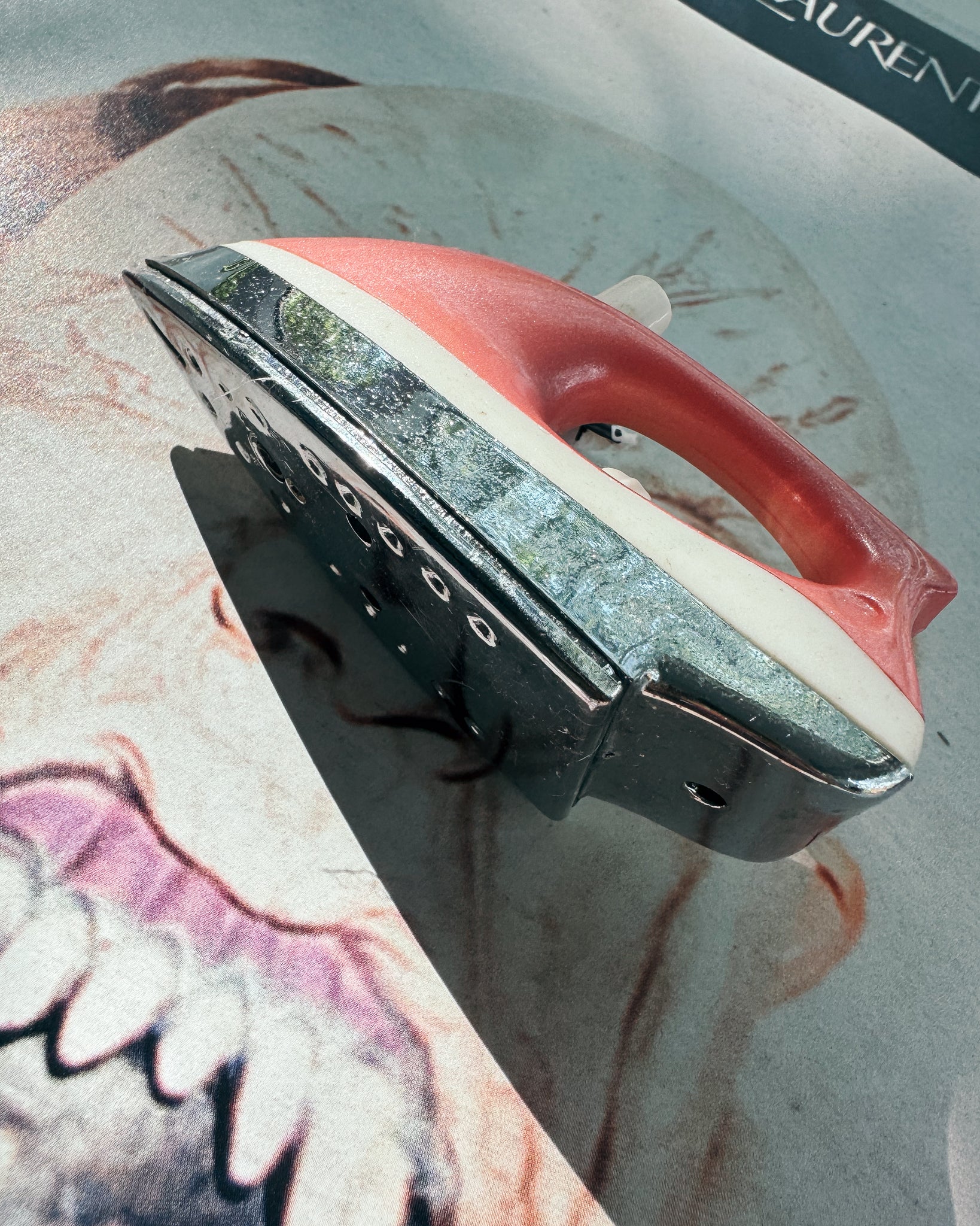 vintage Bügeleisen Feuerzeug