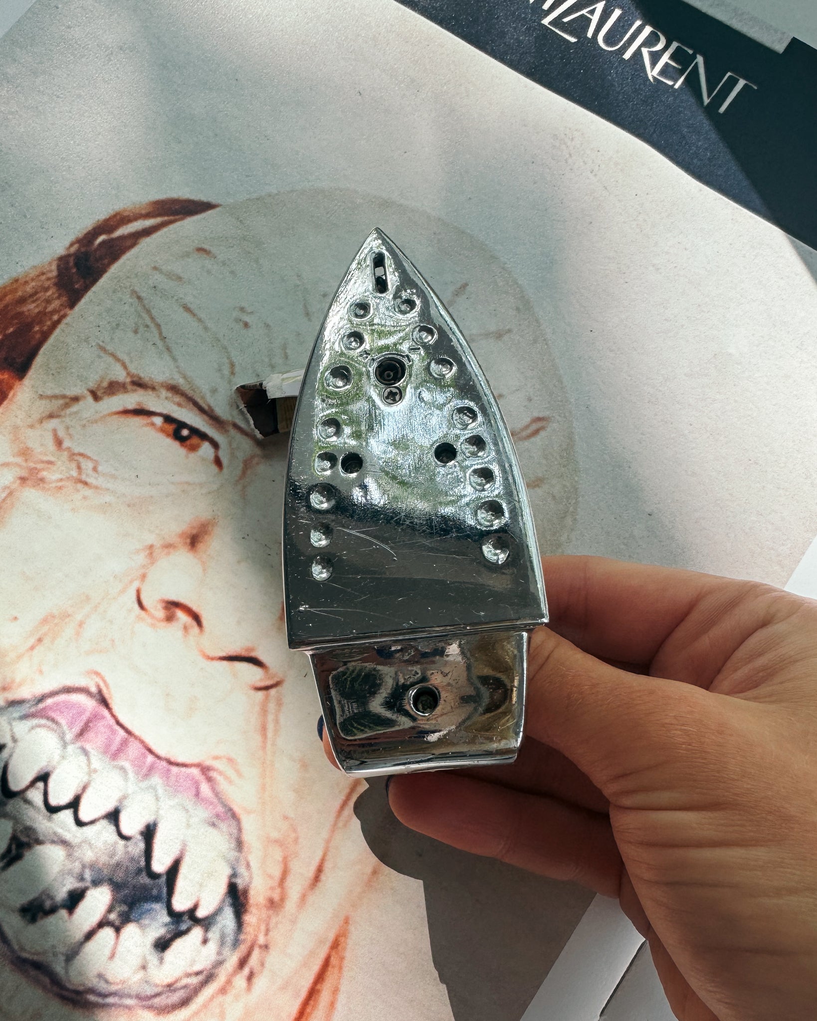 vintage Bügeleisen Feuerzeug