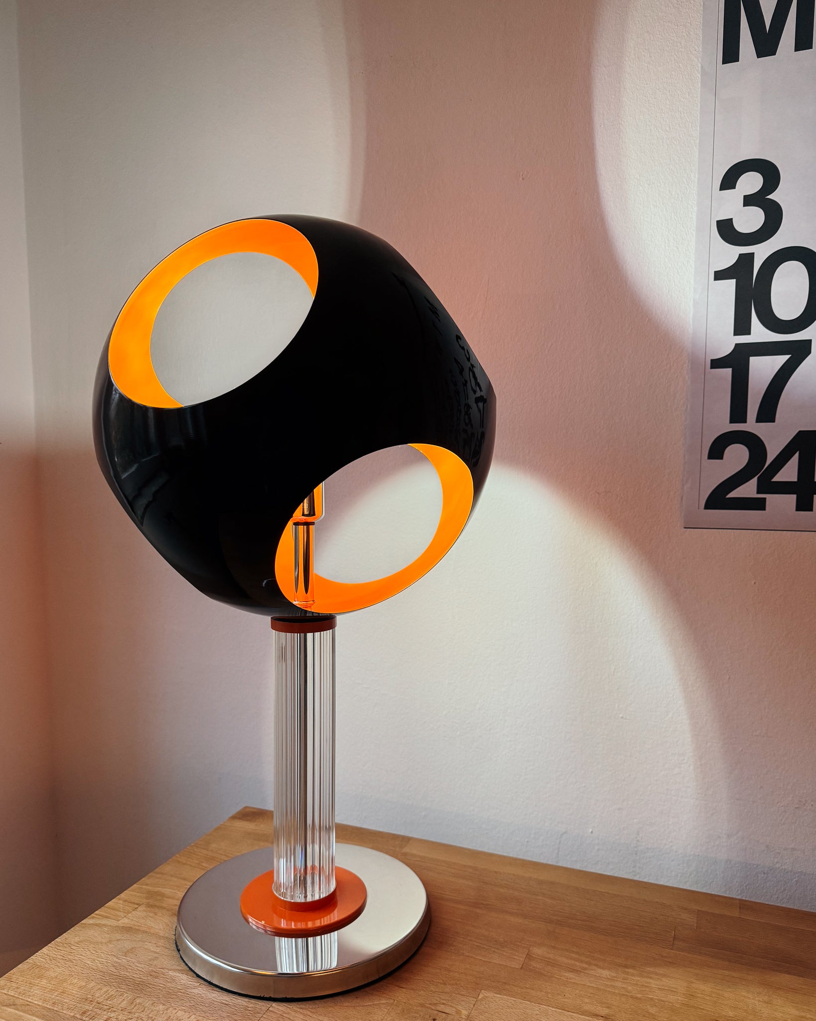 Space Age Tischlampe mit Acrylfuß aus den 1970er Jahren
