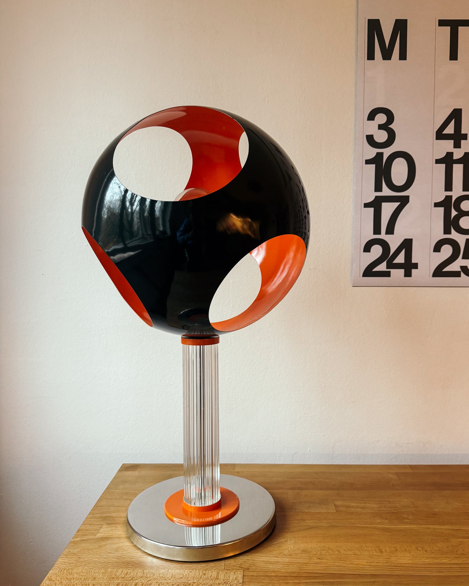 Space Age Tischlampe mit Acrylfuß aus den 1970er Jahren