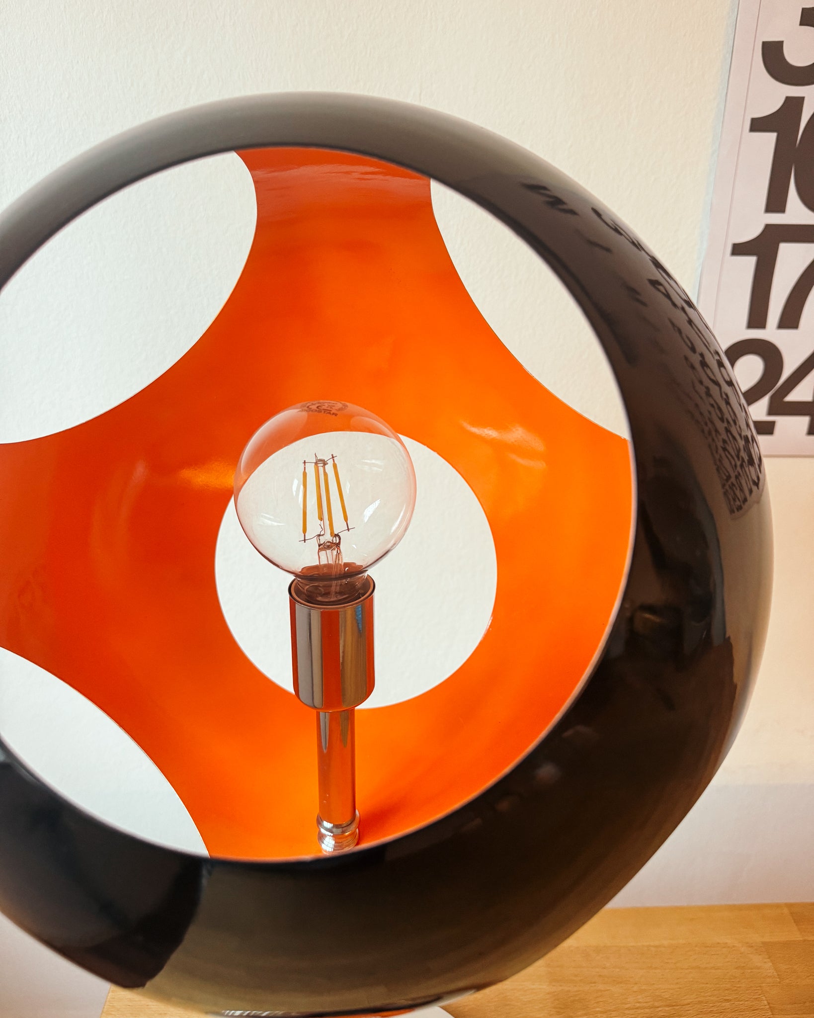 Space Age Tischlampe mit Acrylfuß aus den 1970er Jahren