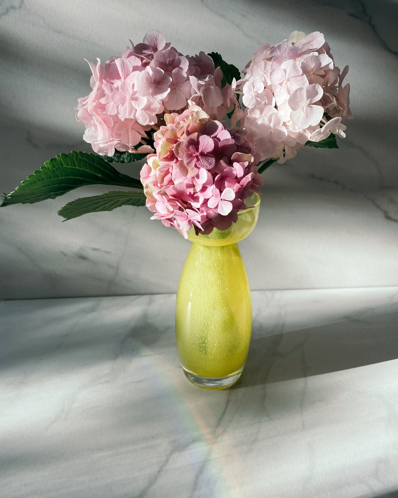 Gelbe Glasvase Mit Griff & Blasen – 30 Cm Hoch, Handgefertigt, Für Blumen, Deko Oder Als Geschenk