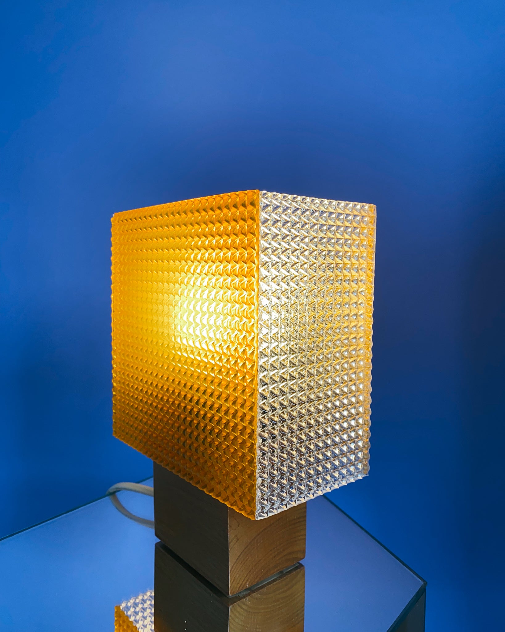 gelbe vintage Lampe