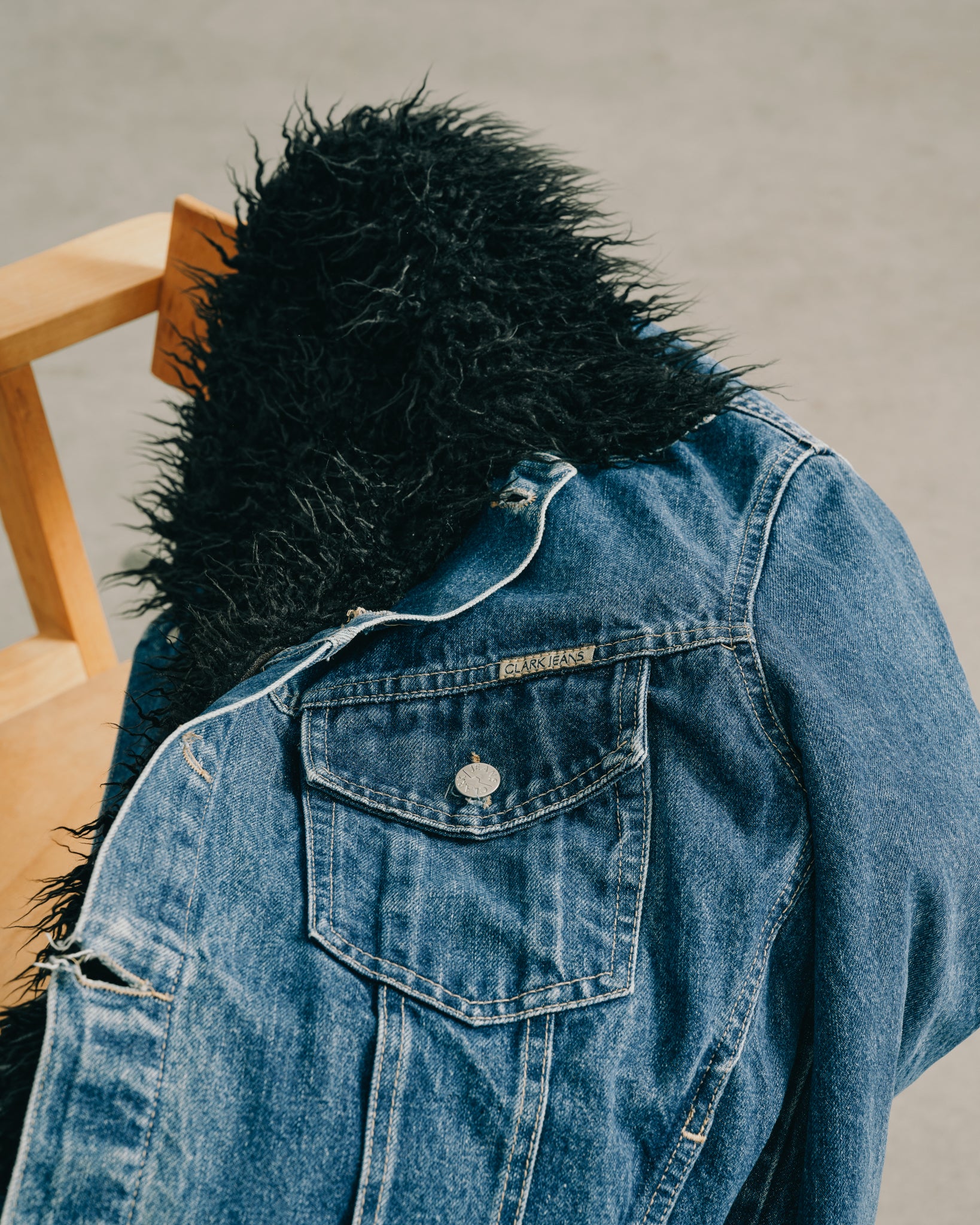 Jeansjacke mit Fell