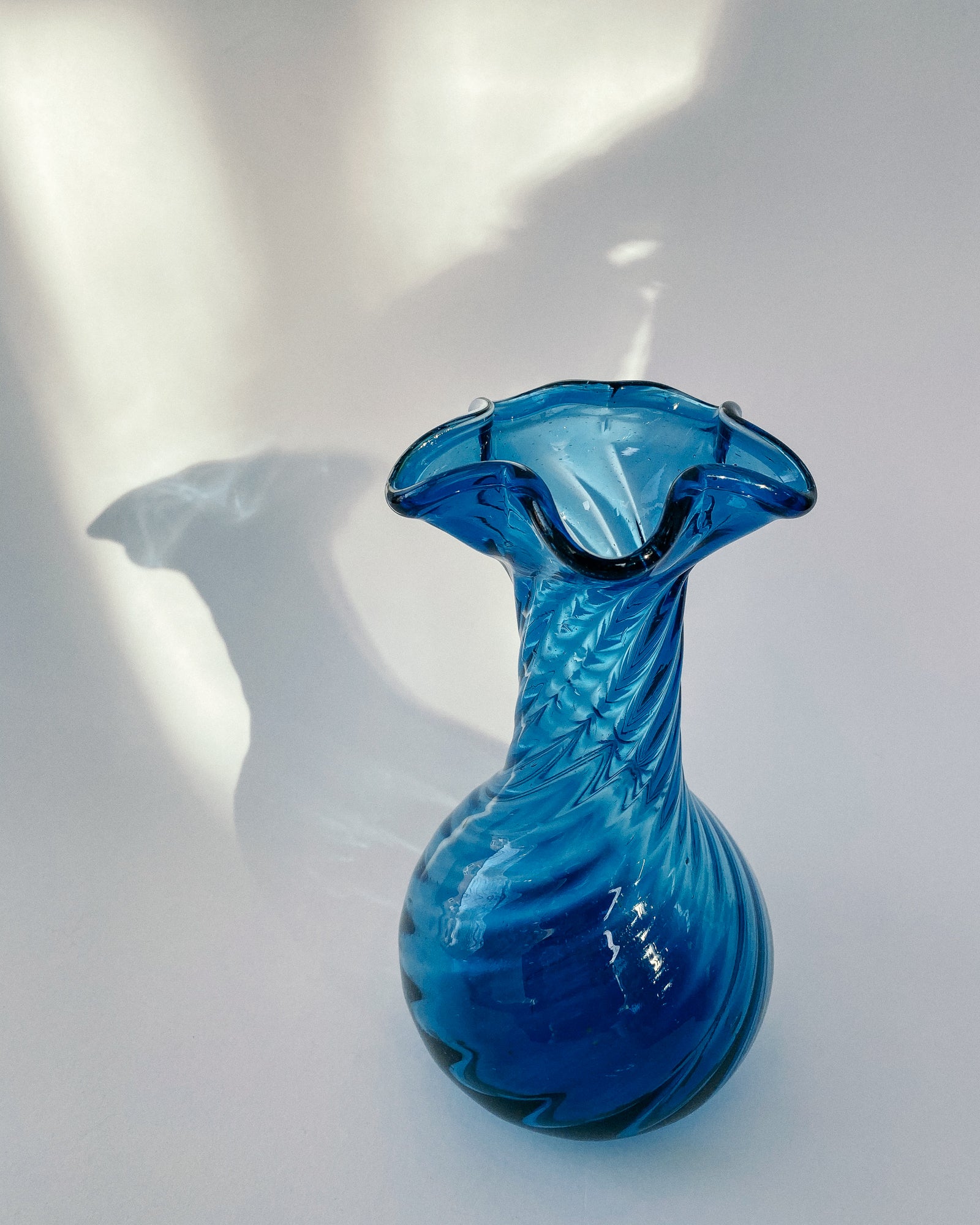 Blaue Vase aus Glas