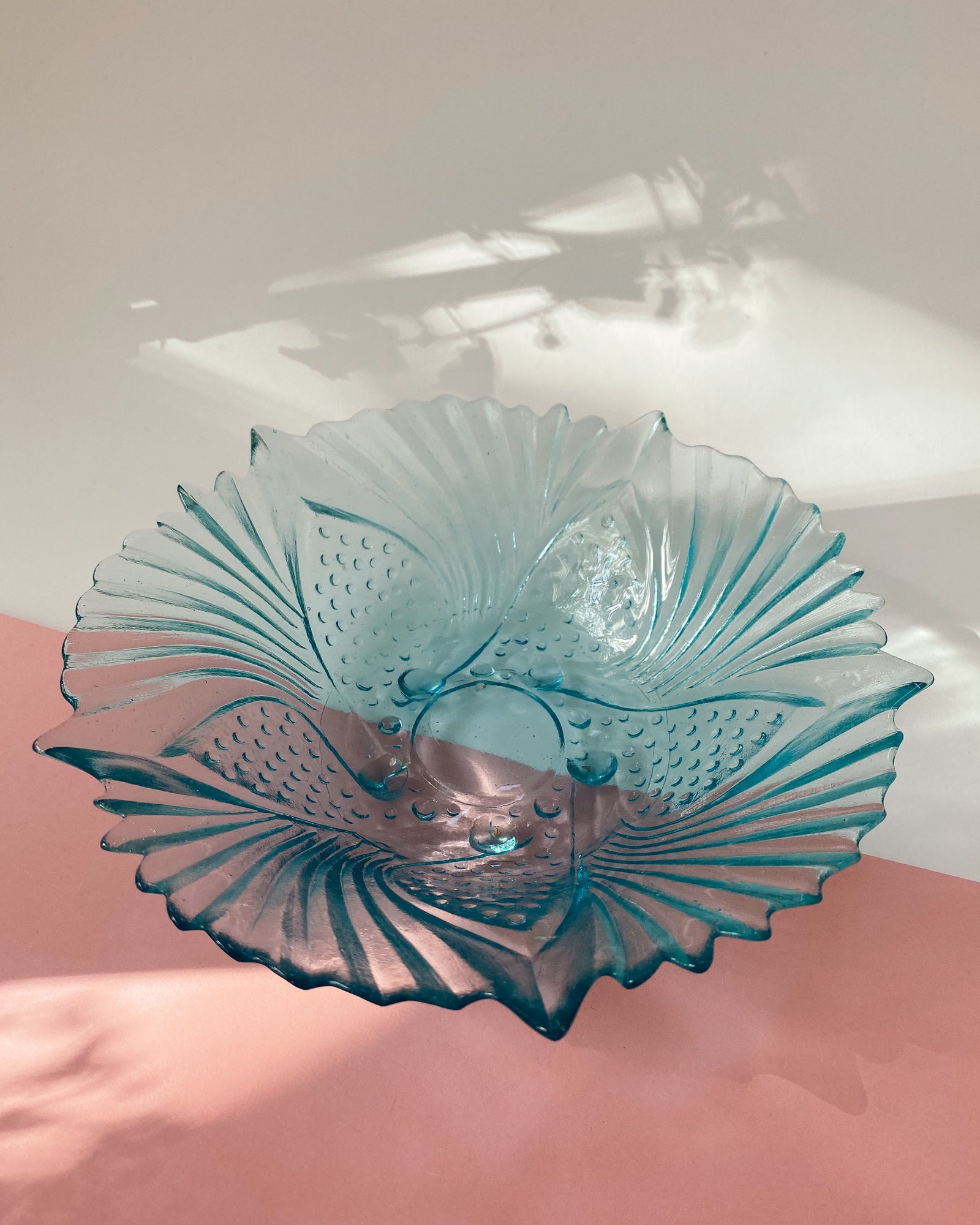 Blaue Glasschale