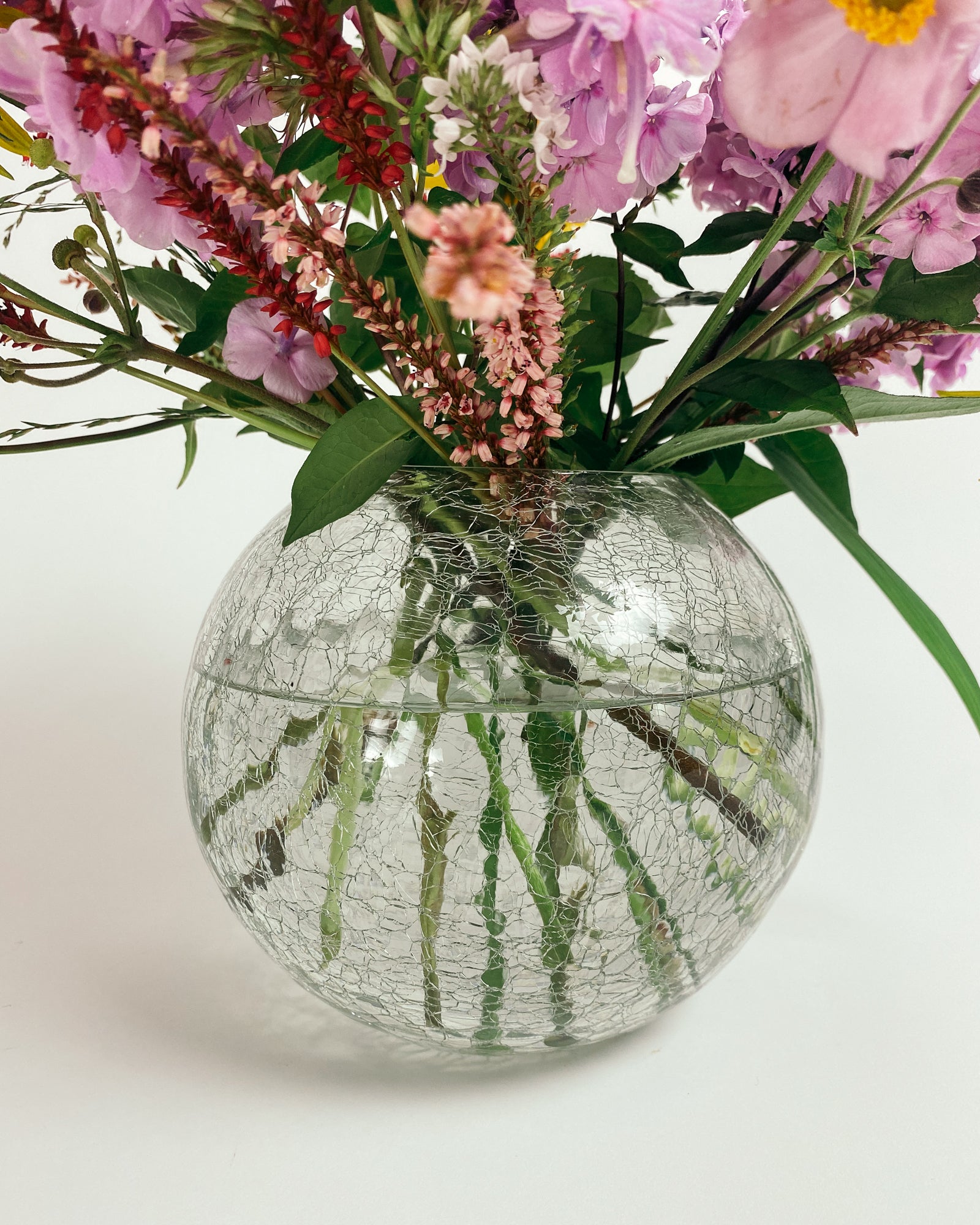 Kugelvase aus Craquelé Glas