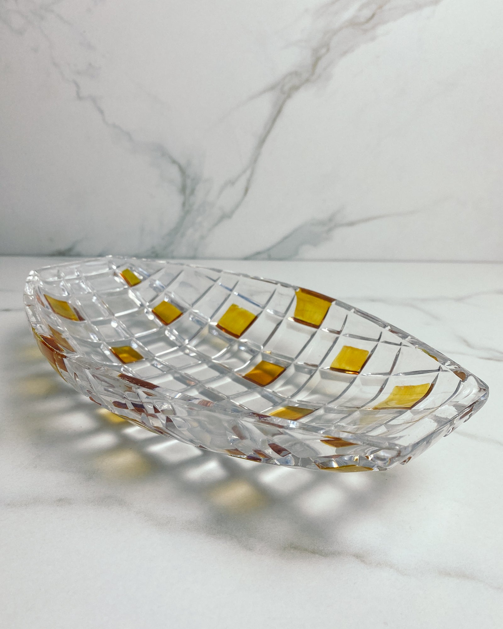 Gelbe Glasschale