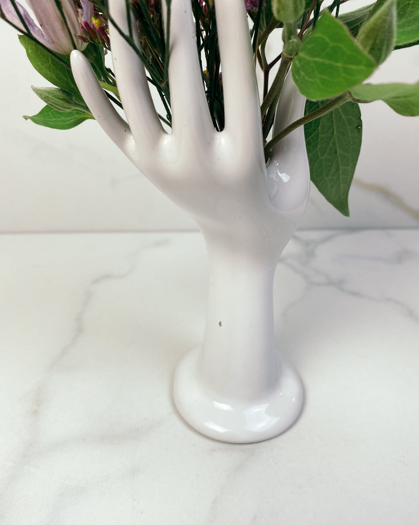 Porzellan Vase in Handform