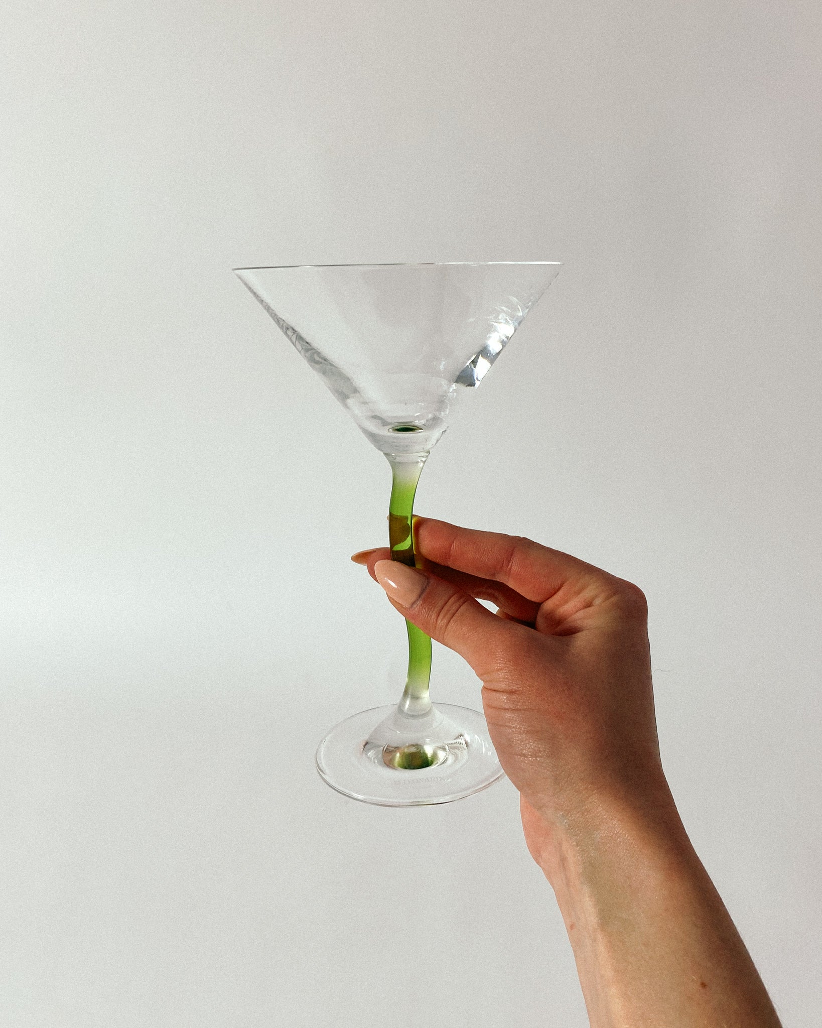 Martini-Gläser mit buntem Stiel