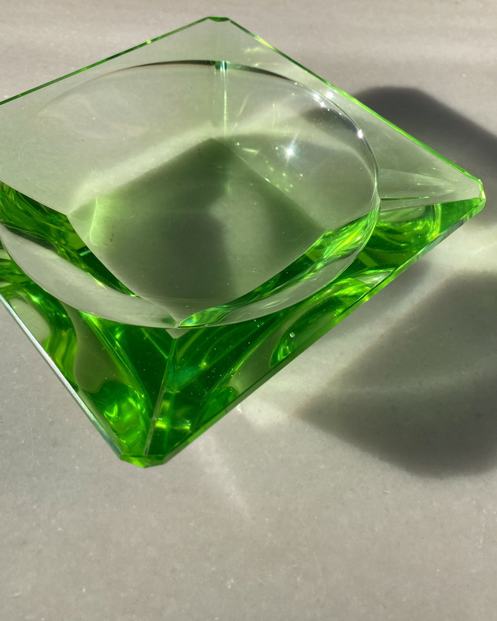 grüner Aschenbecher