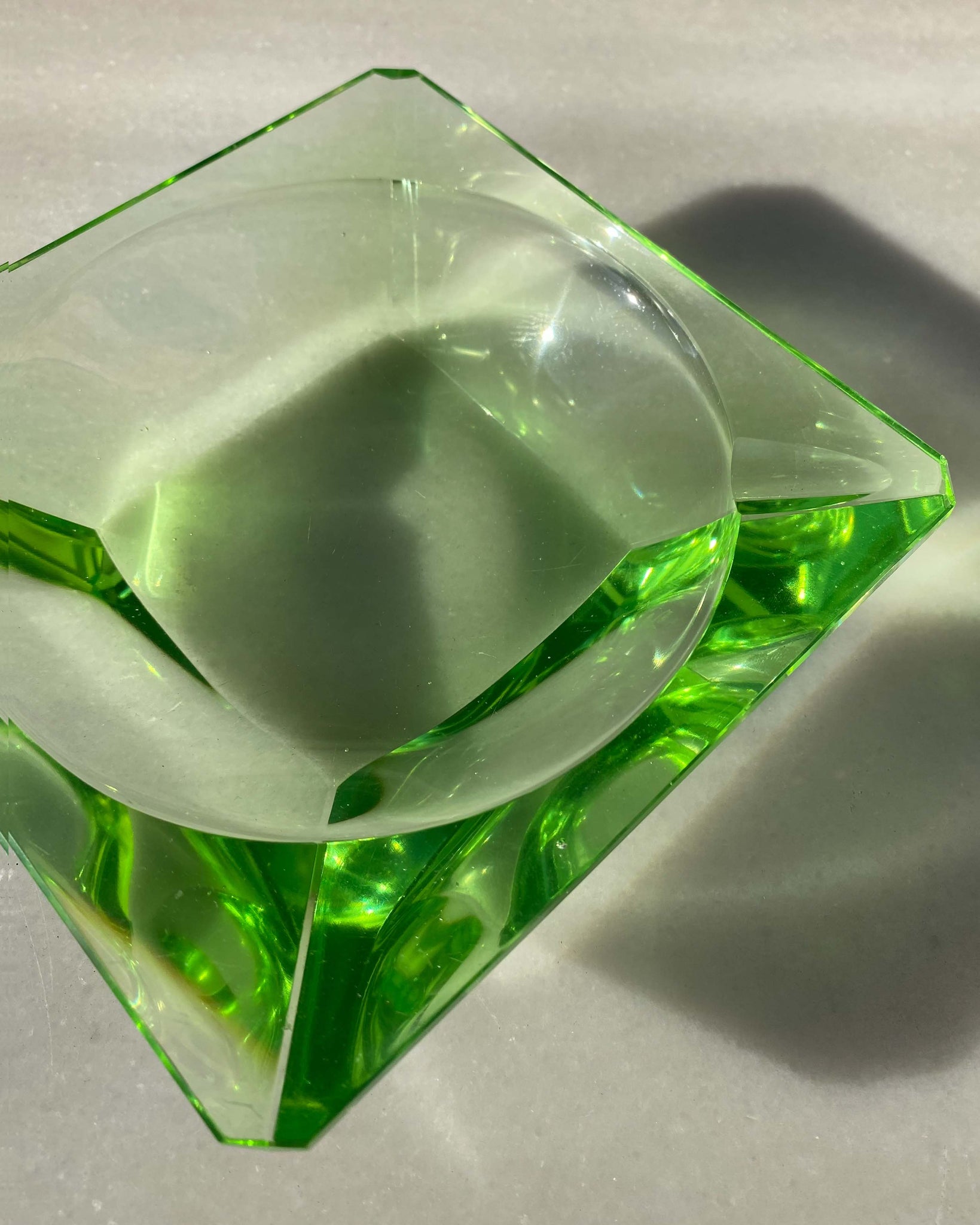 grüner Aschenbecher