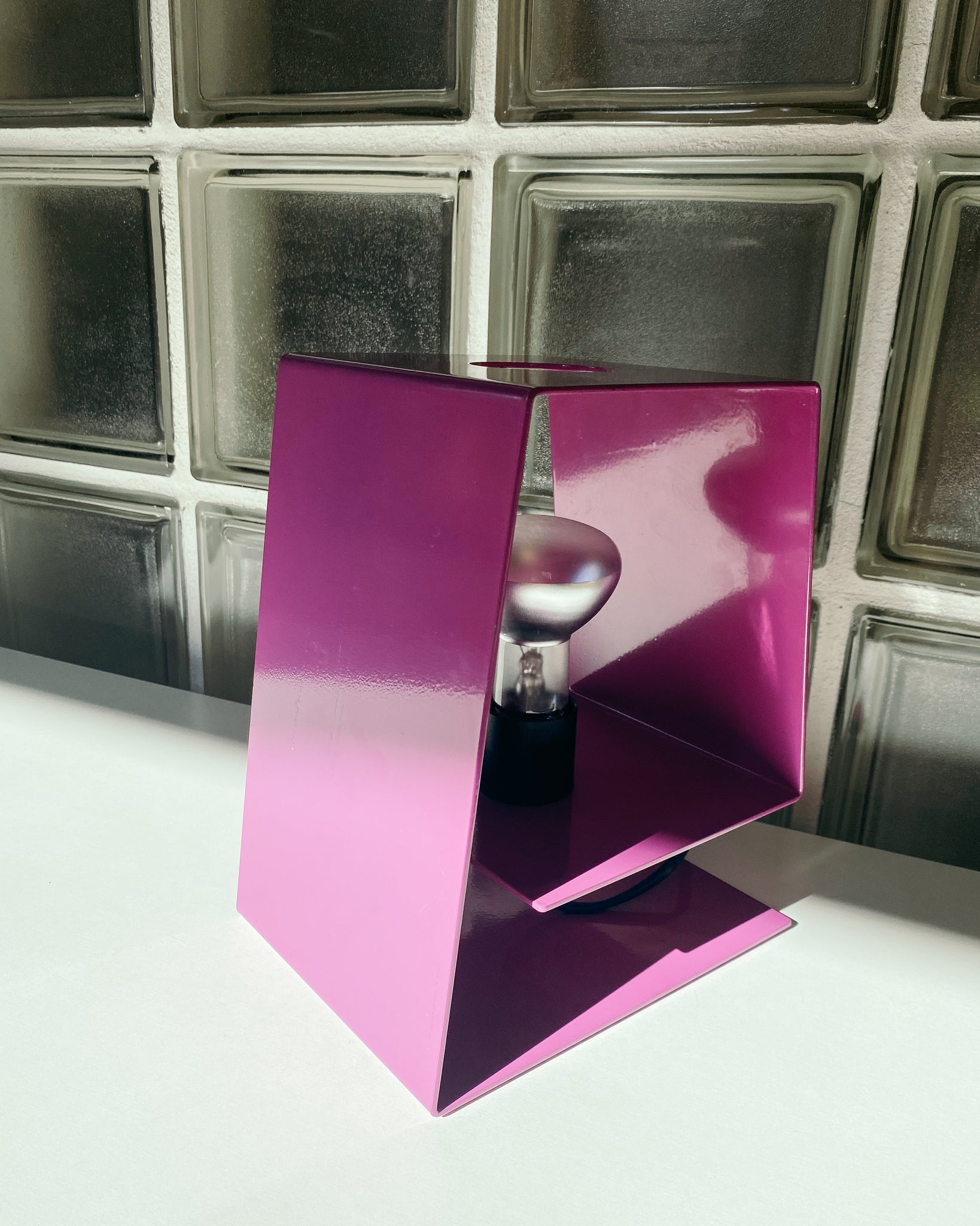 lila vintage Lampe aus Metall