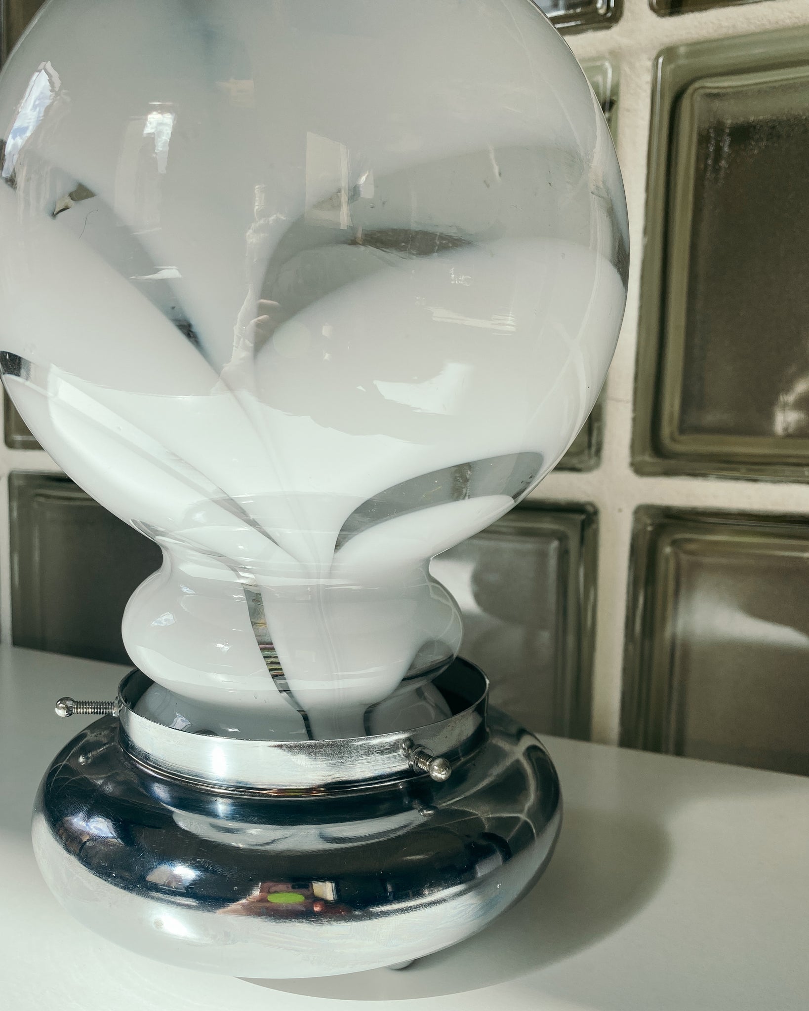 vintage Tischlampe mit silbernem Fuß