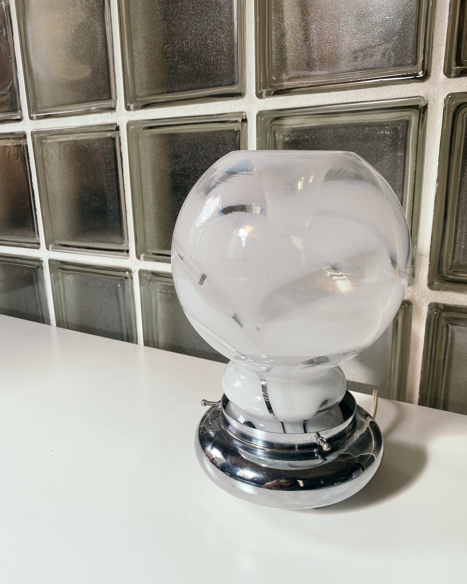 vintage Tischlampe mit silbernem Fuß