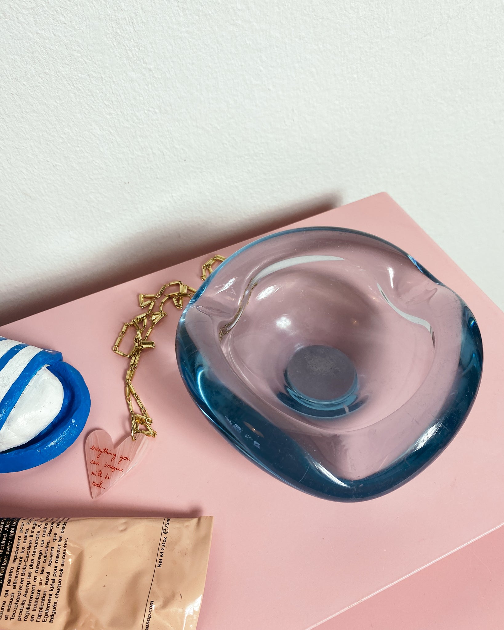 hellblauer Aschenbecher aus Glas
